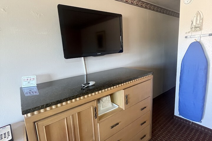 Room 8 of 9