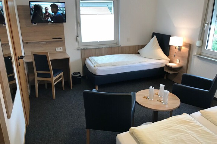 Room 9 of 30