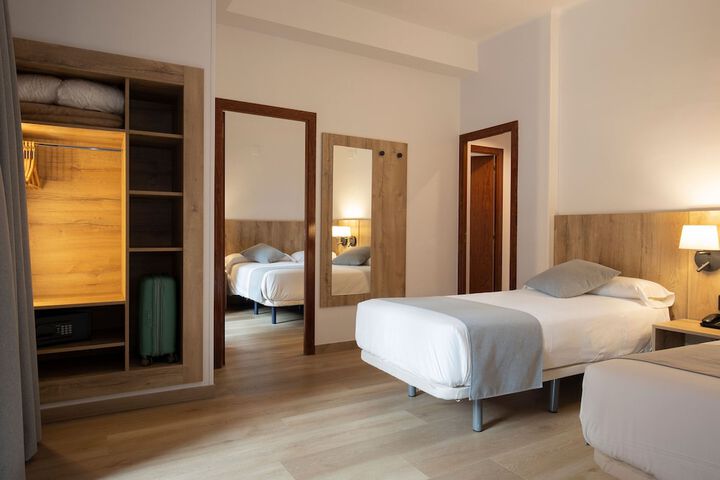 Room 15 of 48