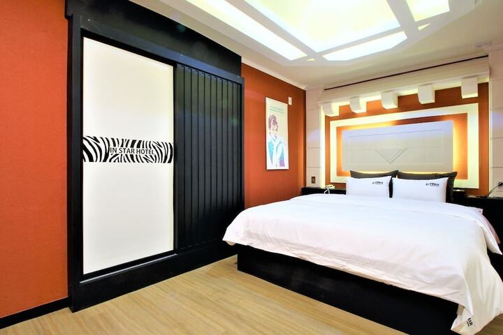 Room 12 of 49