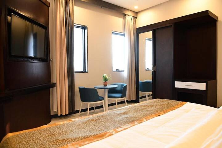 Room 6 of 9