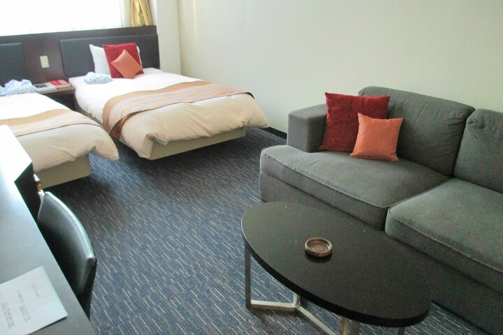Room 10 of 34