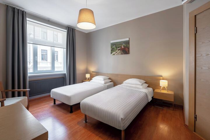 Room 7 of 42
