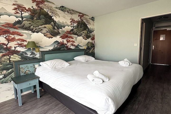 Room 42 of 90