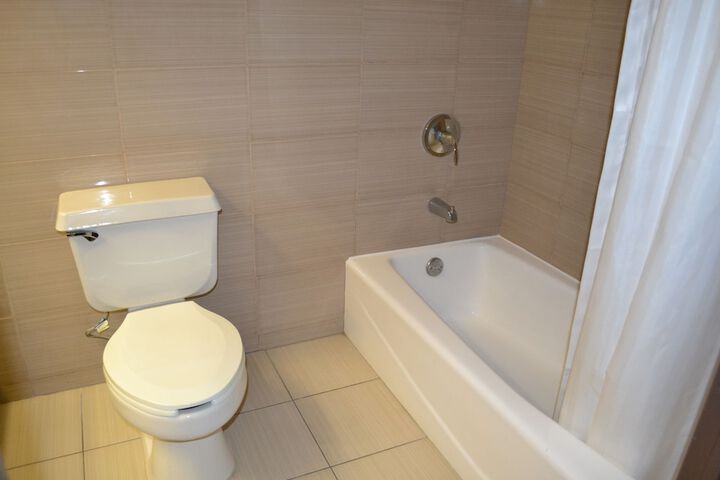 Luxury King Bed (6 of 8)