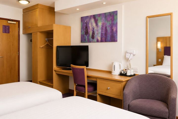 Room 7 of 18