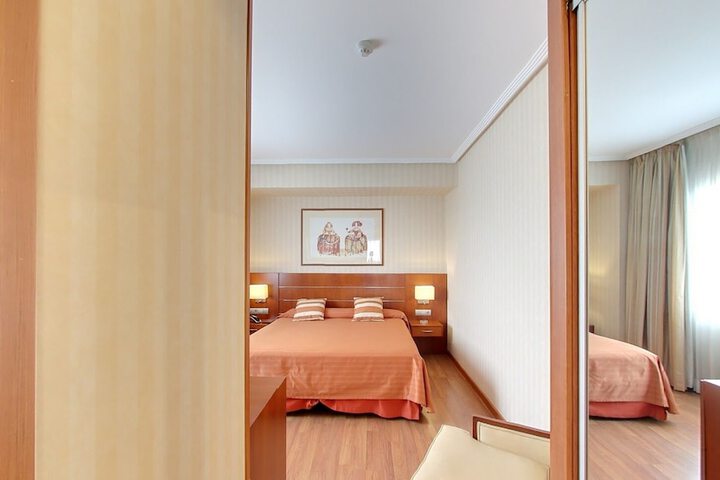 Room 12 of 38