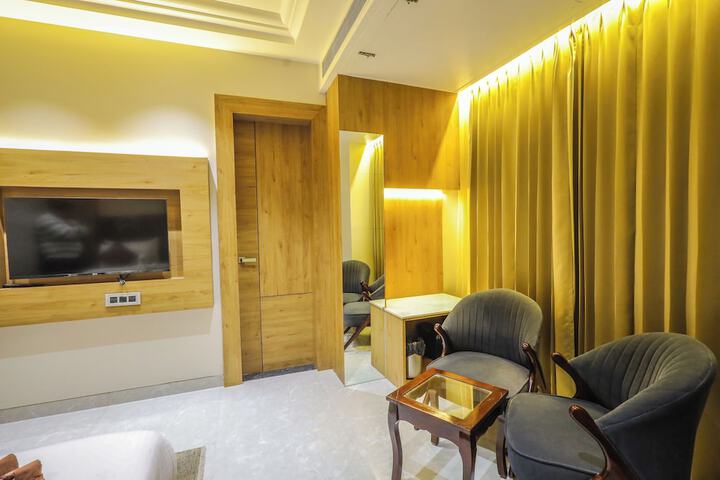 Room 9 of 40