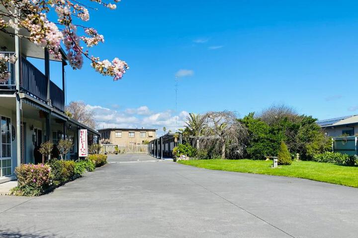 Image of Mid Valley Motel