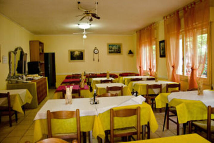 Dining 16 of 16