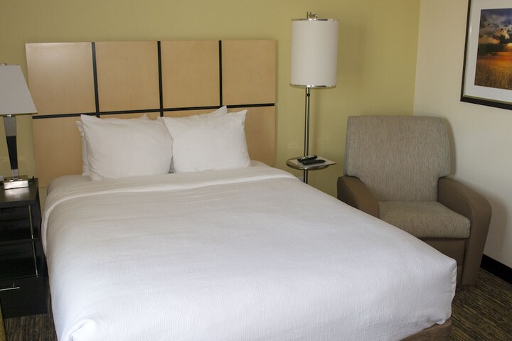 Room 5 of 34