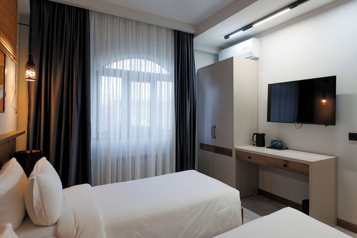 Room 13 of 26