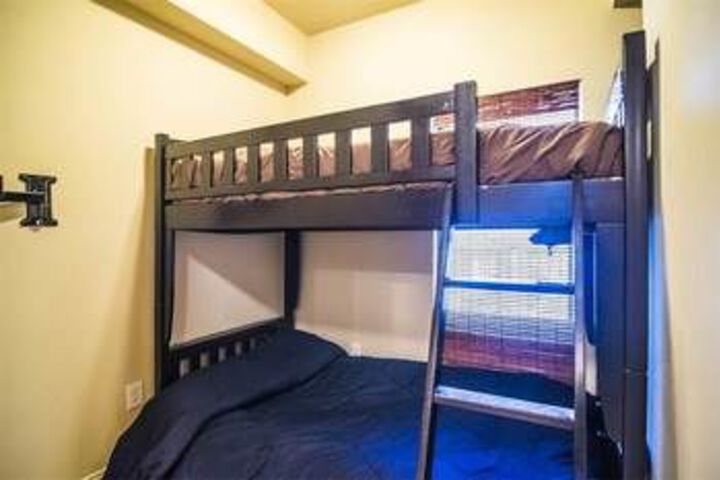 Room 35 of 130