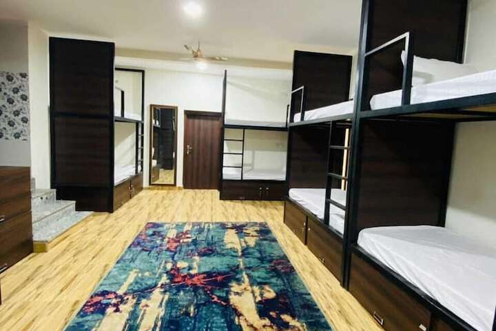 Room 4 of 23