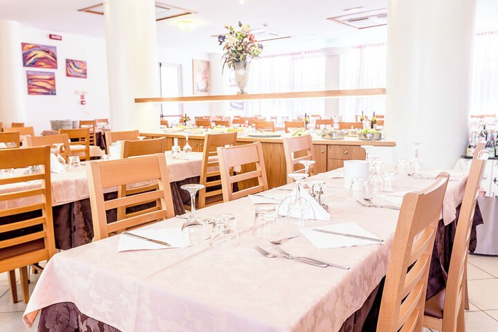 Dining 69 of 94