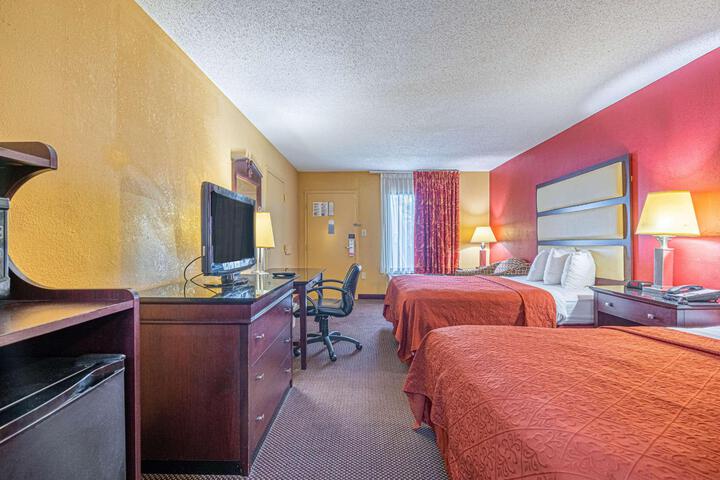 Deluxe Room 2 Queen Beds (1 of 3)