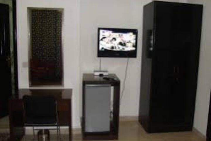 Room 3 of 10
