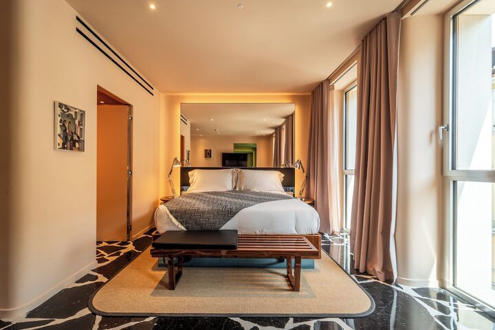 Room 43 of 103