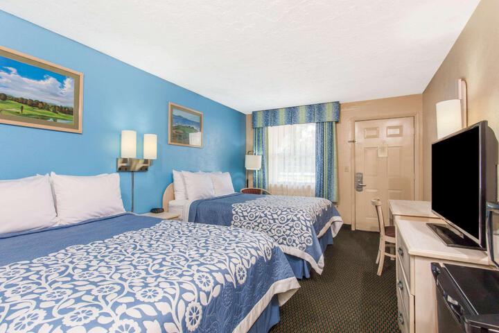 2 Double Beds (6 of 12)