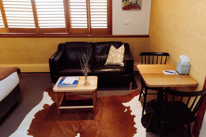 Room 6 of 28