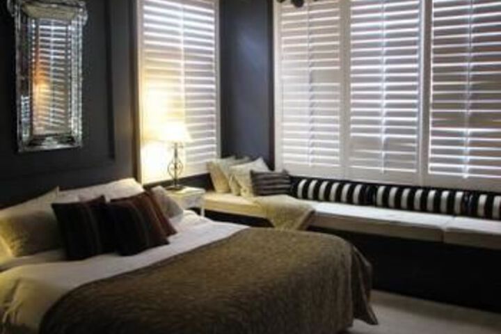 Room 3 of 10