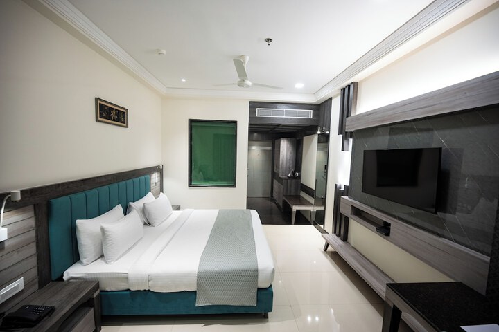 Room 9 of 19