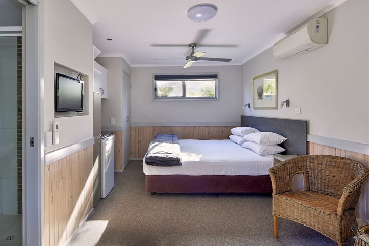 Room 13 of 102