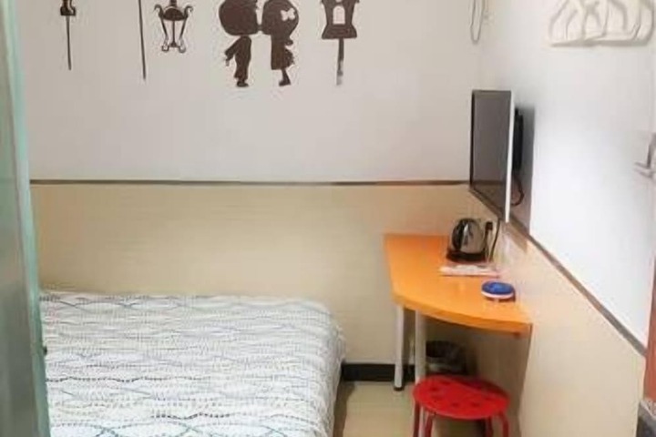 Room 9 of 16