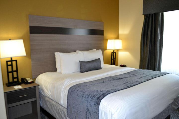 1 King Bed High Speed Internet Micrwave Refridgerator Coffee Maker Full Breakfast (14 of 27)