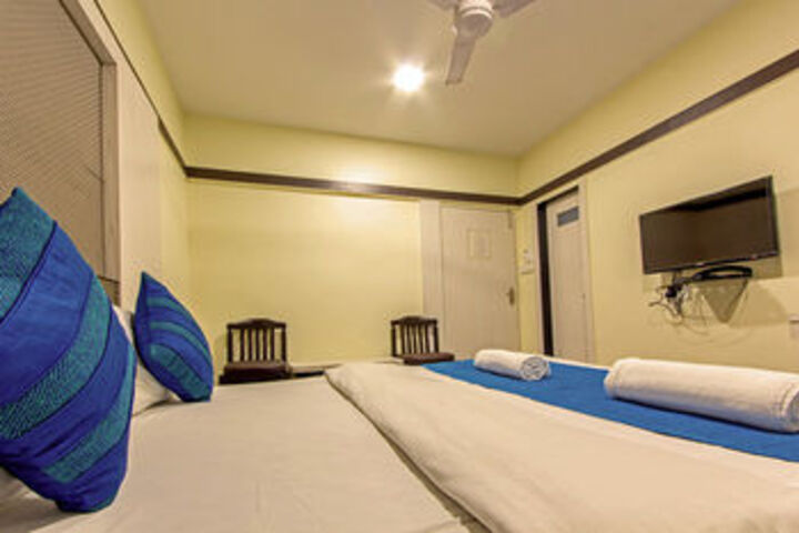 Room 6 of 18