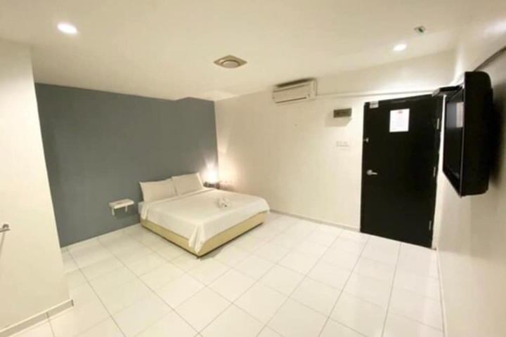 Room 6 of 27