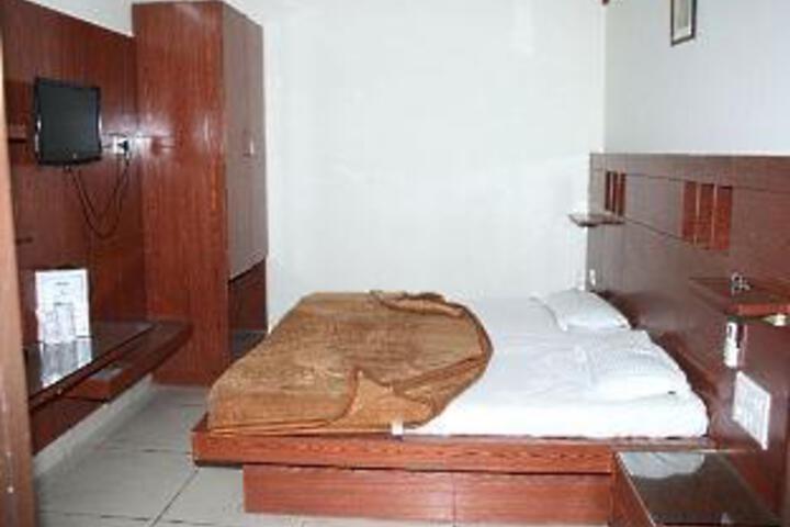 Room 3 of 5