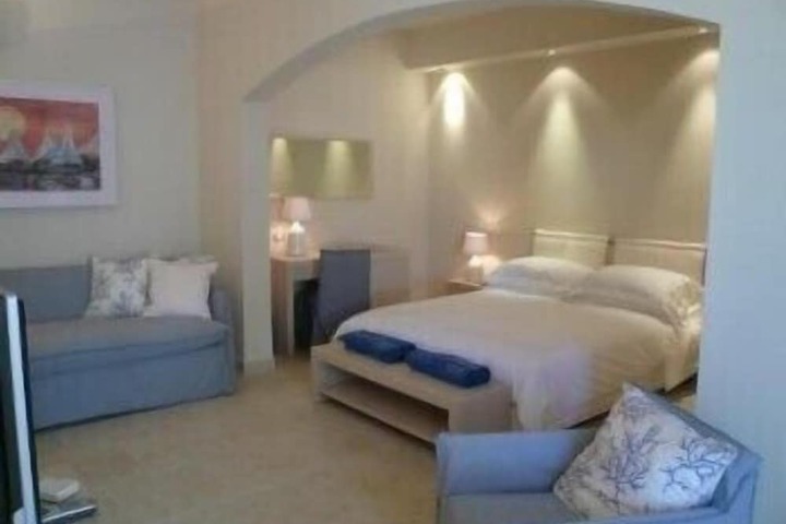 Room 7 of 25