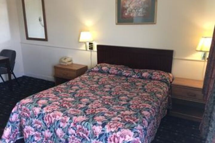 Room 6 of 13