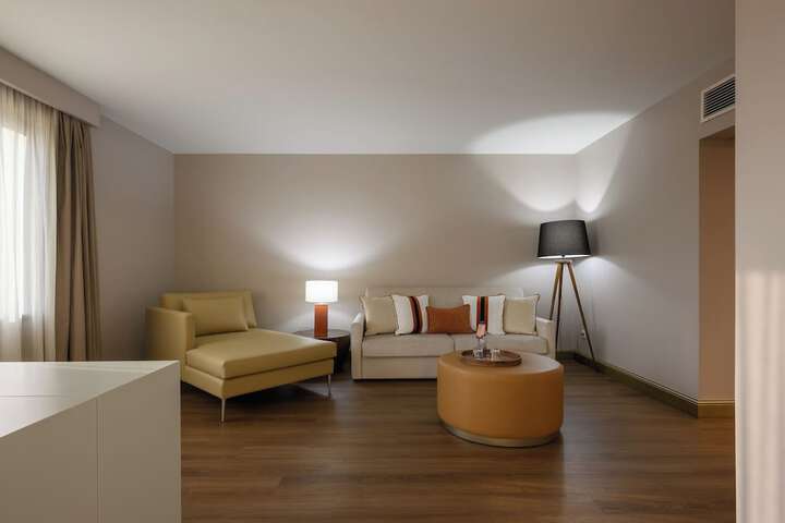 Room 9 of 40