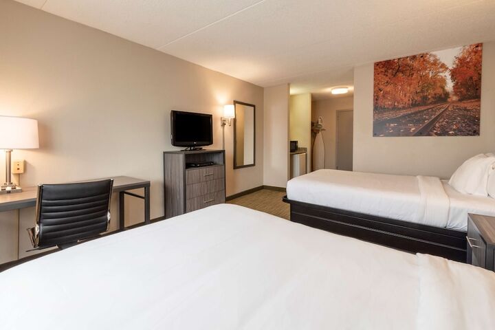 2 Double Beds (14 of 18)