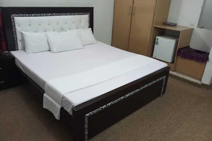 Room 18 of 39