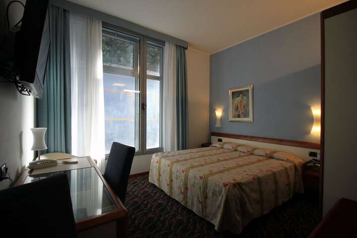 Room 7 of 44