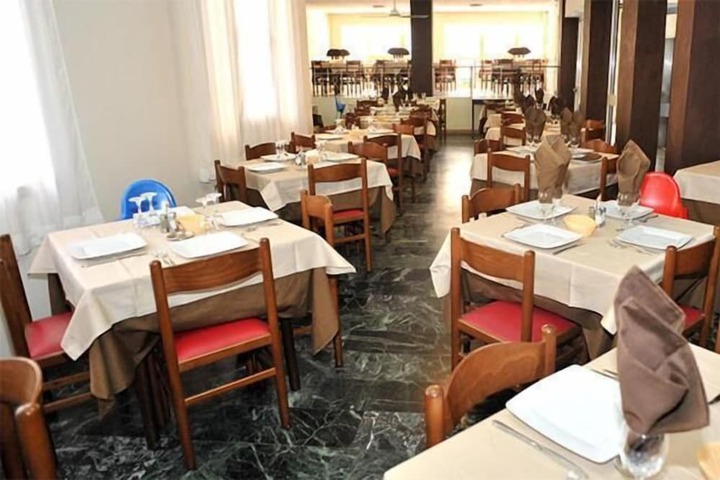 Dining 20 of 35