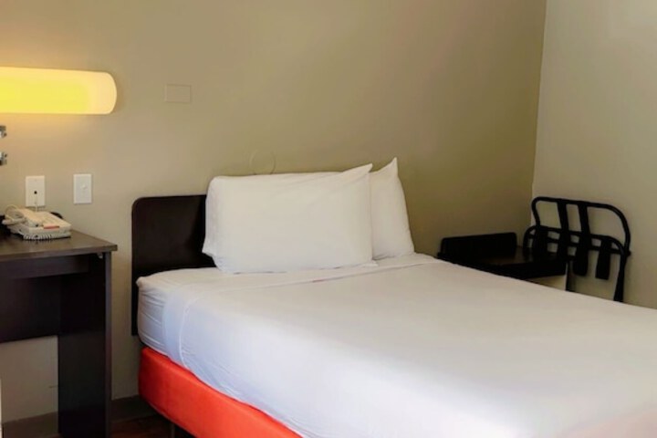 1 Queen Bed (14 of 14)