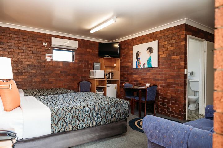 Room 4 of 87