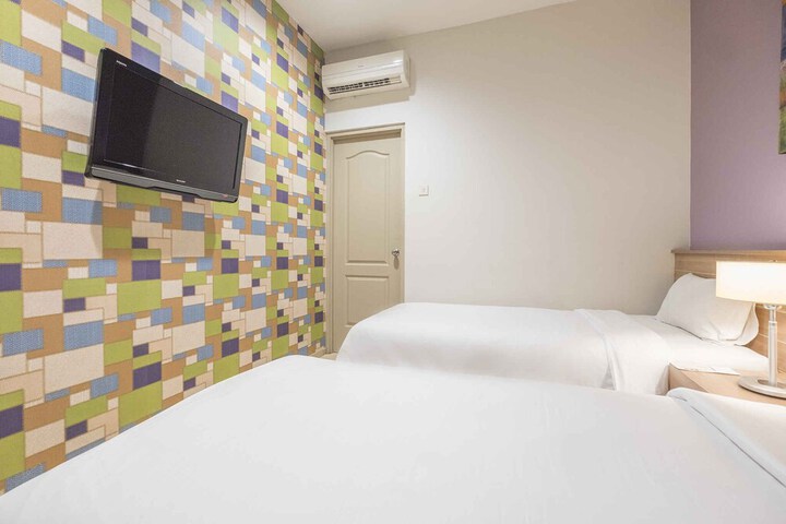 Room 9 of 39