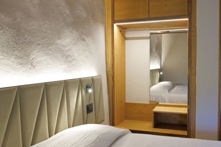 Room 6 of 26
