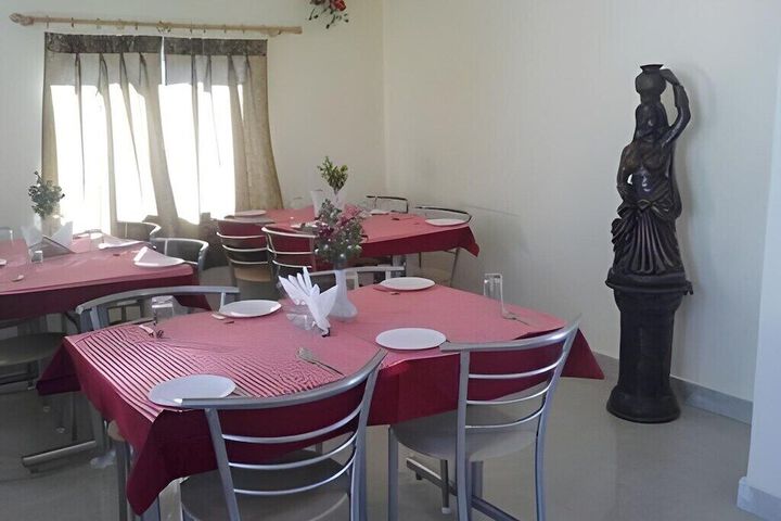 Dining 6 of 8