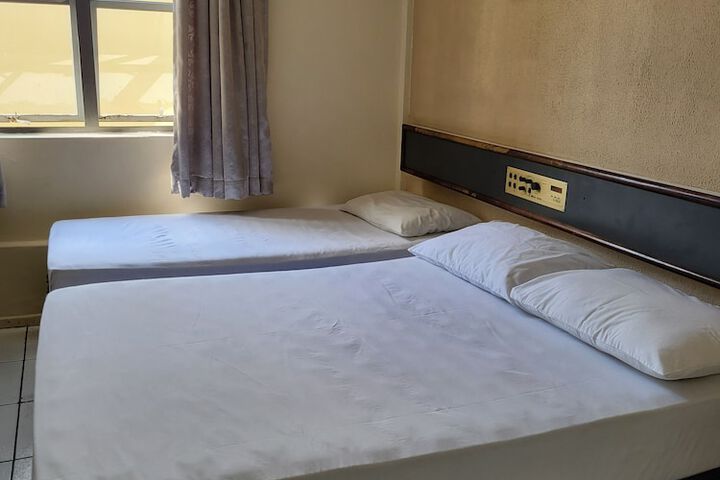 Room 17 of 44