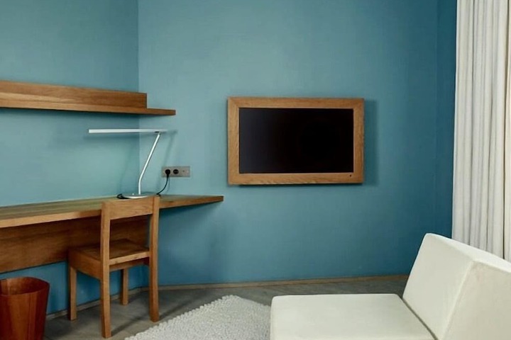 Room 28 of 44