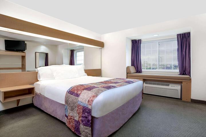 1 Queen Bed (21 of 21)
