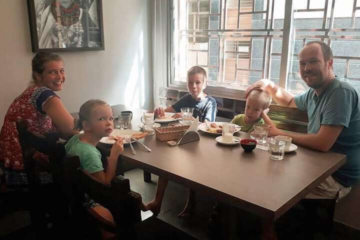 Dining 36 of 50