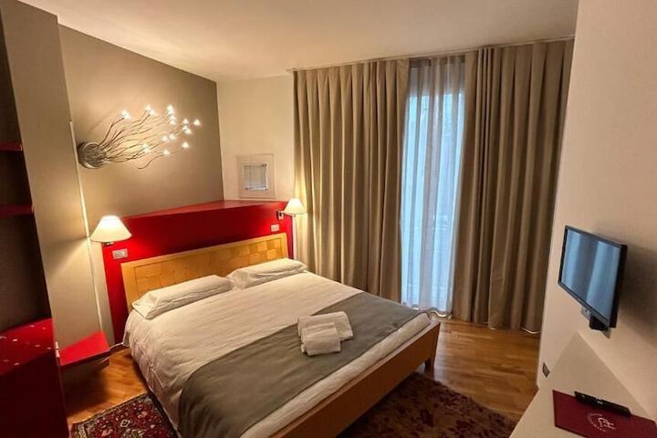 Room 2 of 7