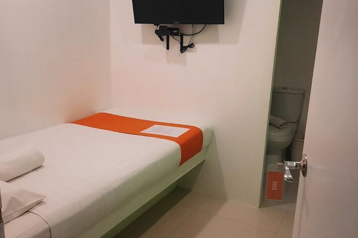 Room 6 of 35